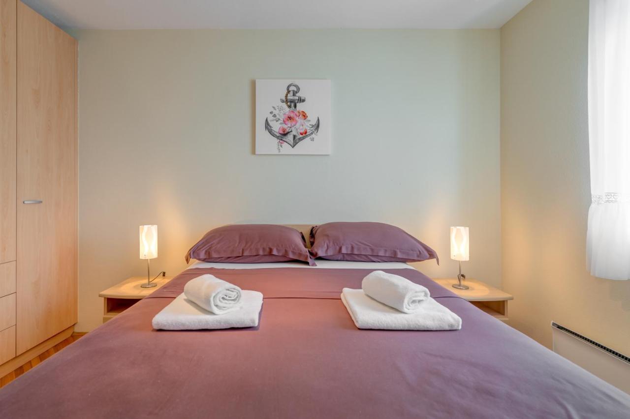 Villa Lille Трогир Екстериор снимка