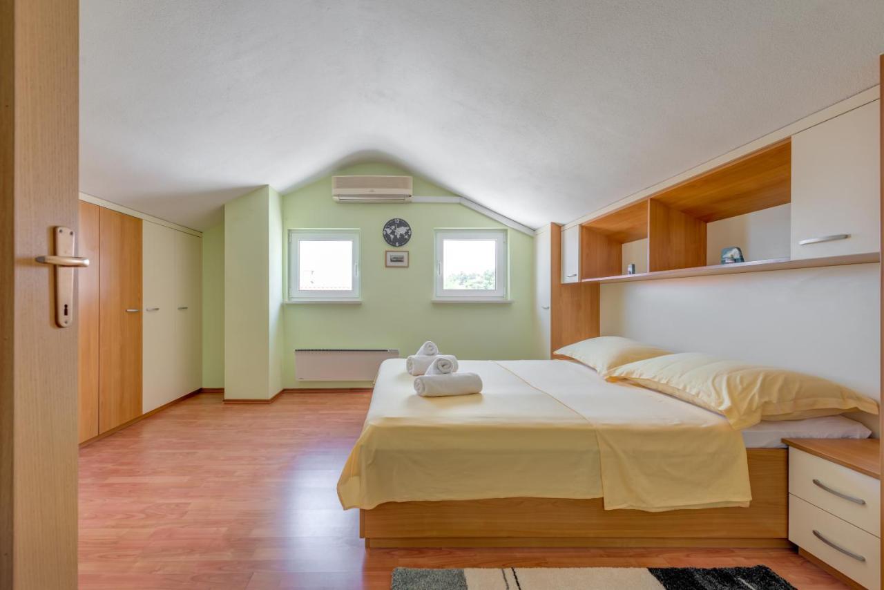 Villa Lille Трогир Екстериор снимка