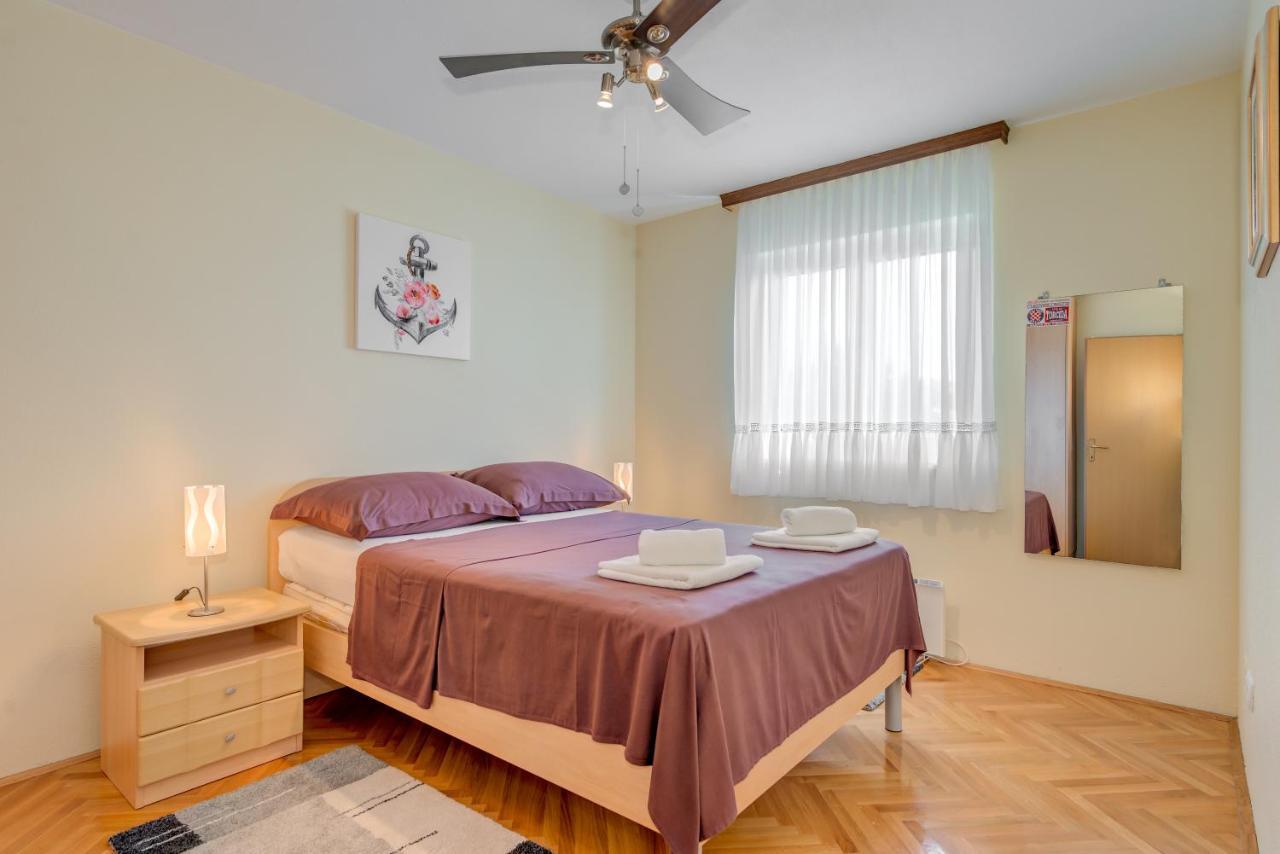 Villa Lille Трогир Екстериор снимка