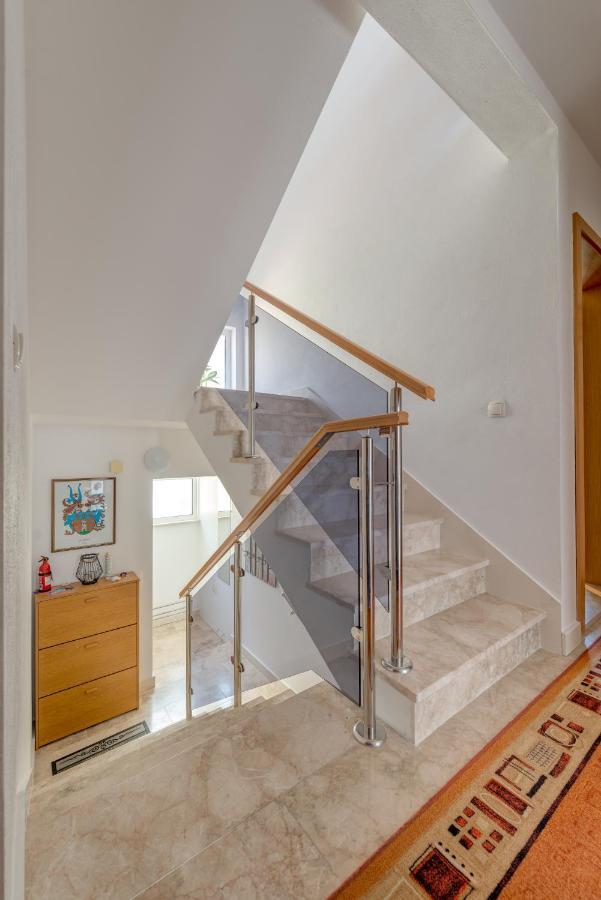 Villa Lille Трогир Екстериор снимка