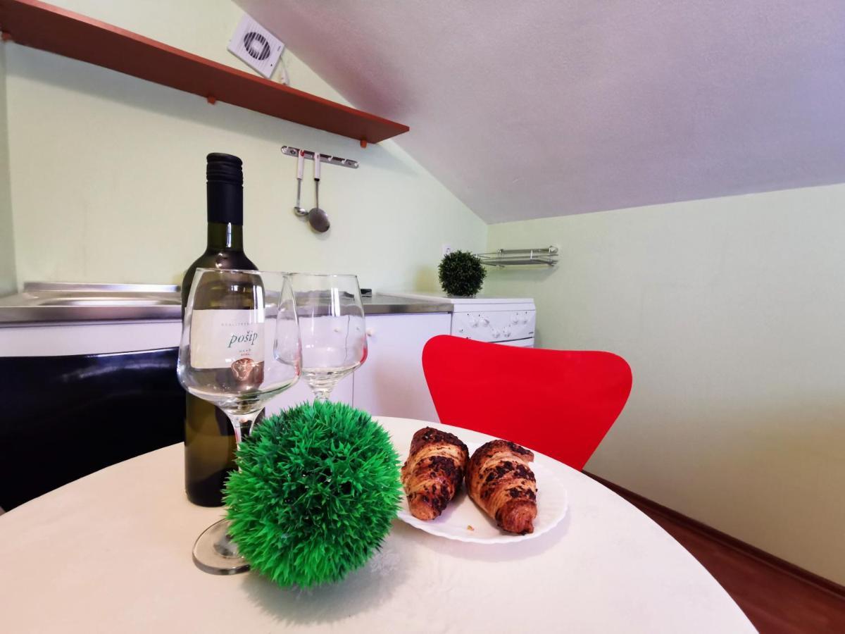 Villa Lille Трогир Екстериор снимка
