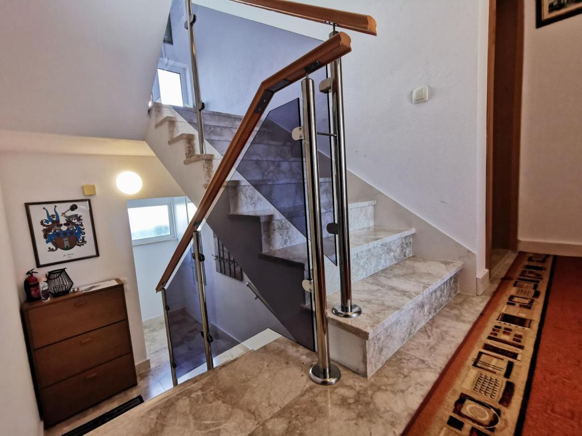 Villa Lille Трогир Екстериор снимка