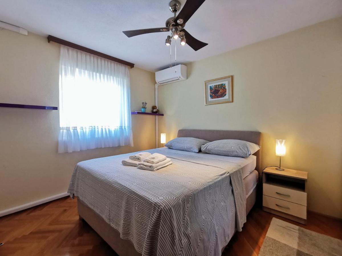 Villa Lille Трогир Екстериор снимка