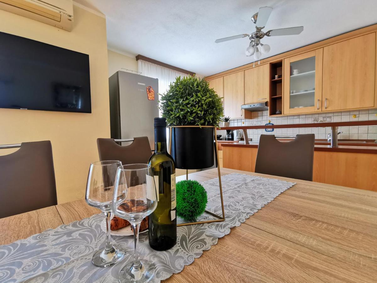 Villa Lille Трогир Екстериор снимка
