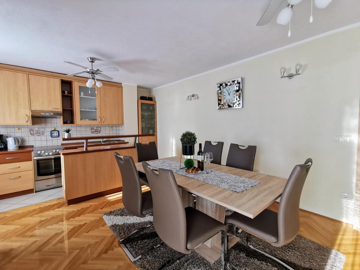 Villa Lille Трогир Екстериор снимка
