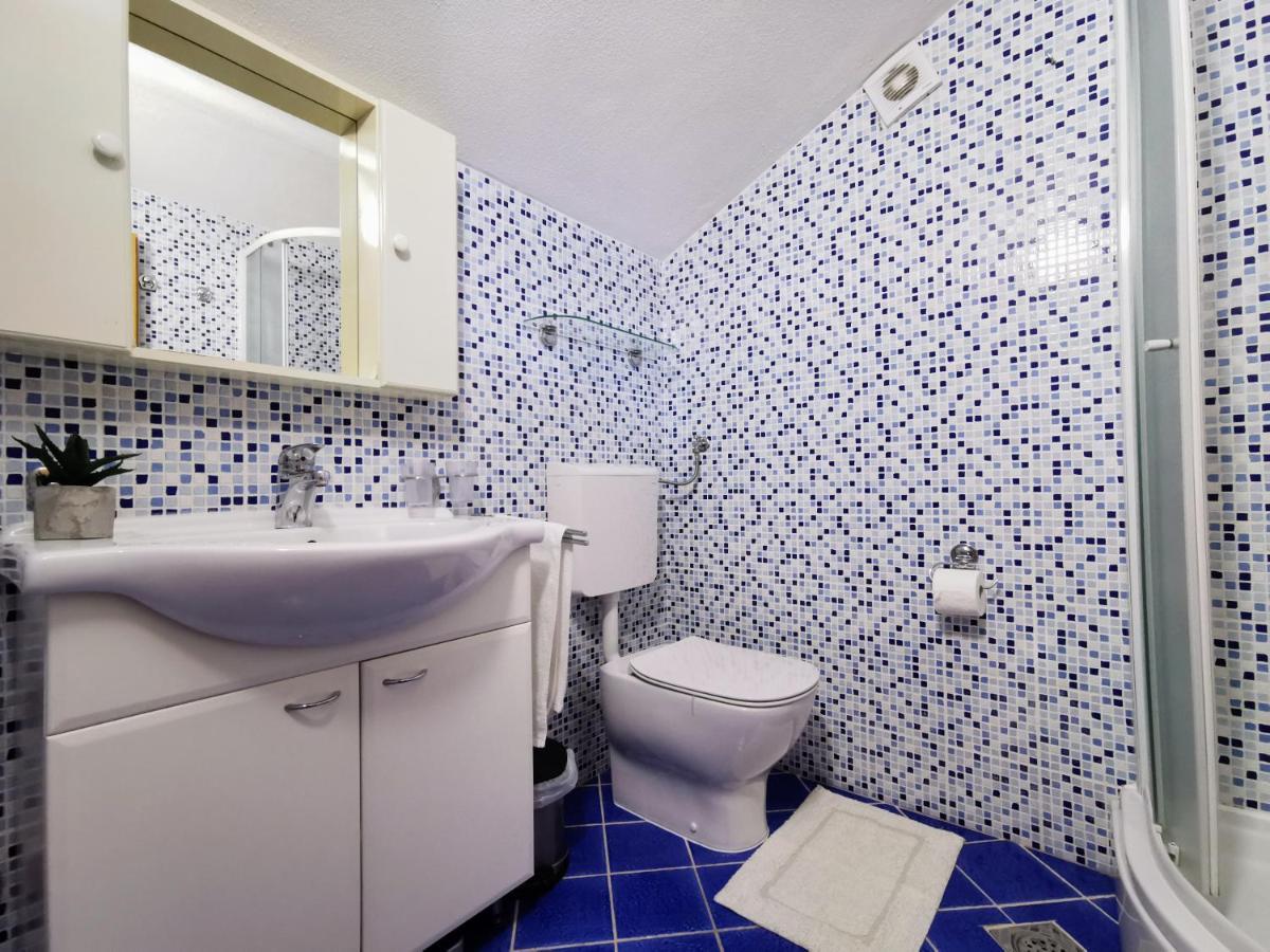 Villa Lille Трогир Екстериор снимка