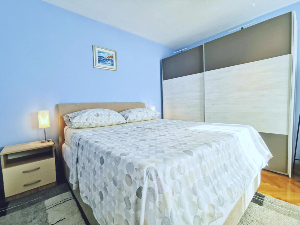 Villa Lille Трогир Екстериор снимка