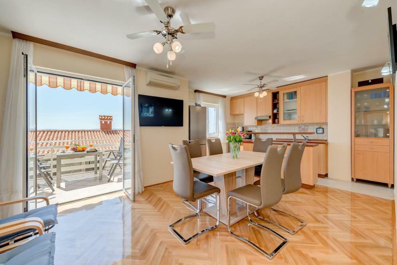 Villa Lille Трогир Екстериор снимка