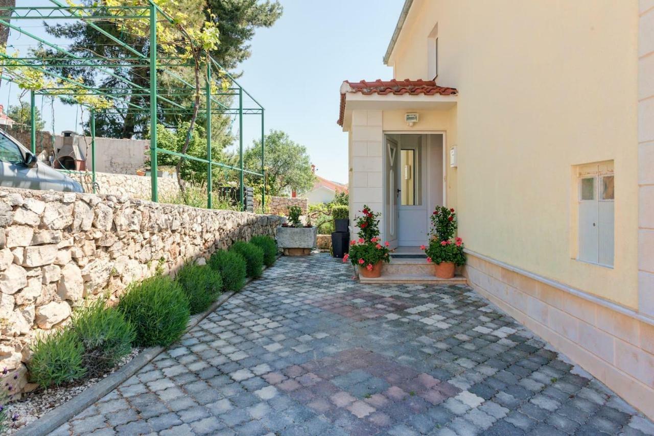Villa Lille Трогир Екстериор снимка