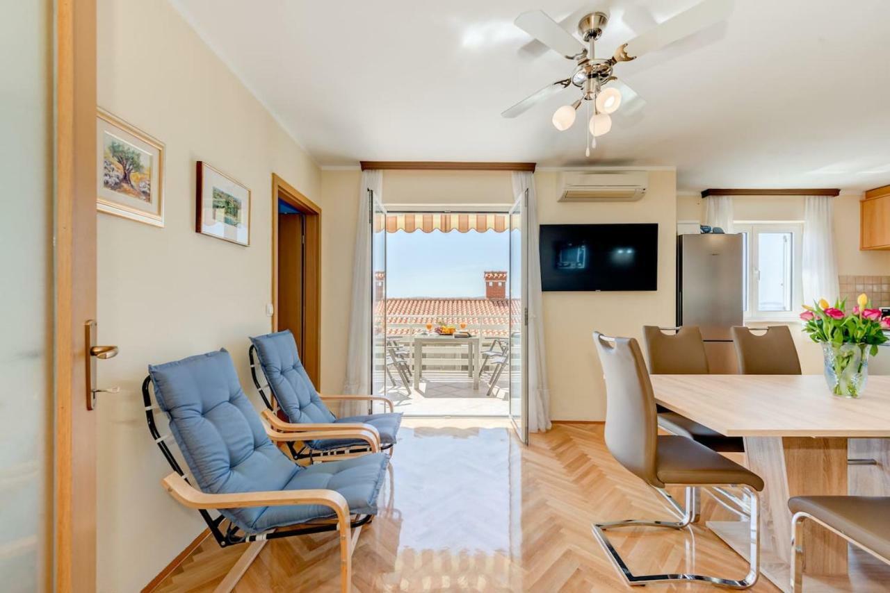 Villa Lille Трогир Екстериор снимка