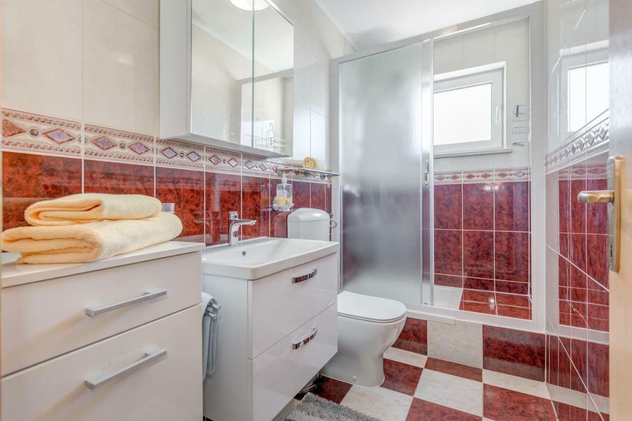 Villa Lille Трогир Екстериор снимка